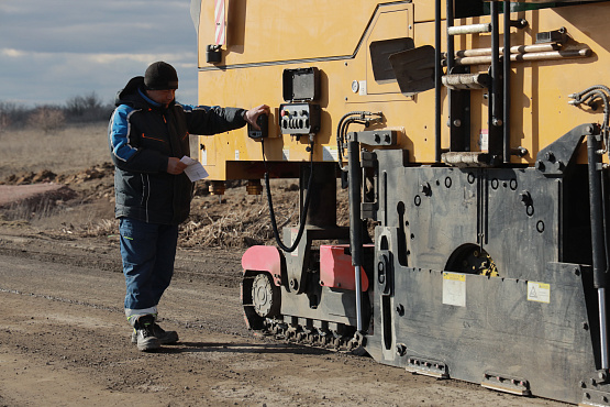 В ДНР восстанавливают дорогу к военному мемориалу
